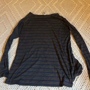 Long sleeve maternity shirt- very comfortable!